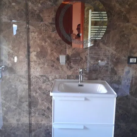 Hostel Bujtina Te Xhako *