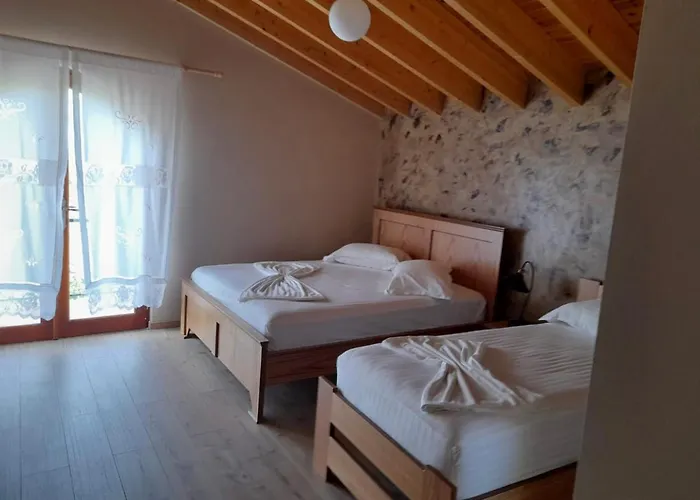 Bujtina Te Xhako Ostello *