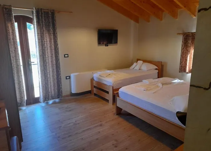 Hostel Bujtina Te Xhako *