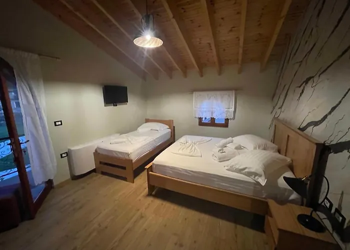 Bujtina Te Xhako Hostel *