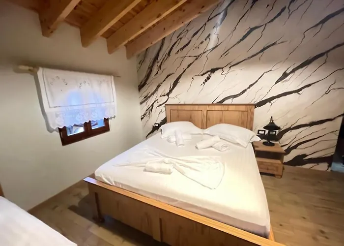 Bujtina Te Xhako Hostel *