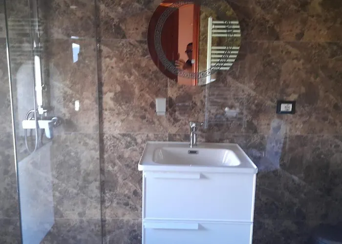 Hostel Bujtina Te Xhako *